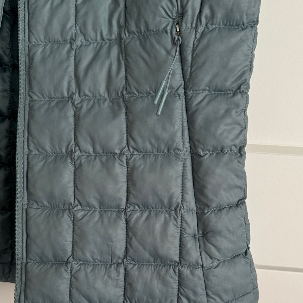 The North Face Women's Blue Quilted Vest size M - Picture 3 of 3